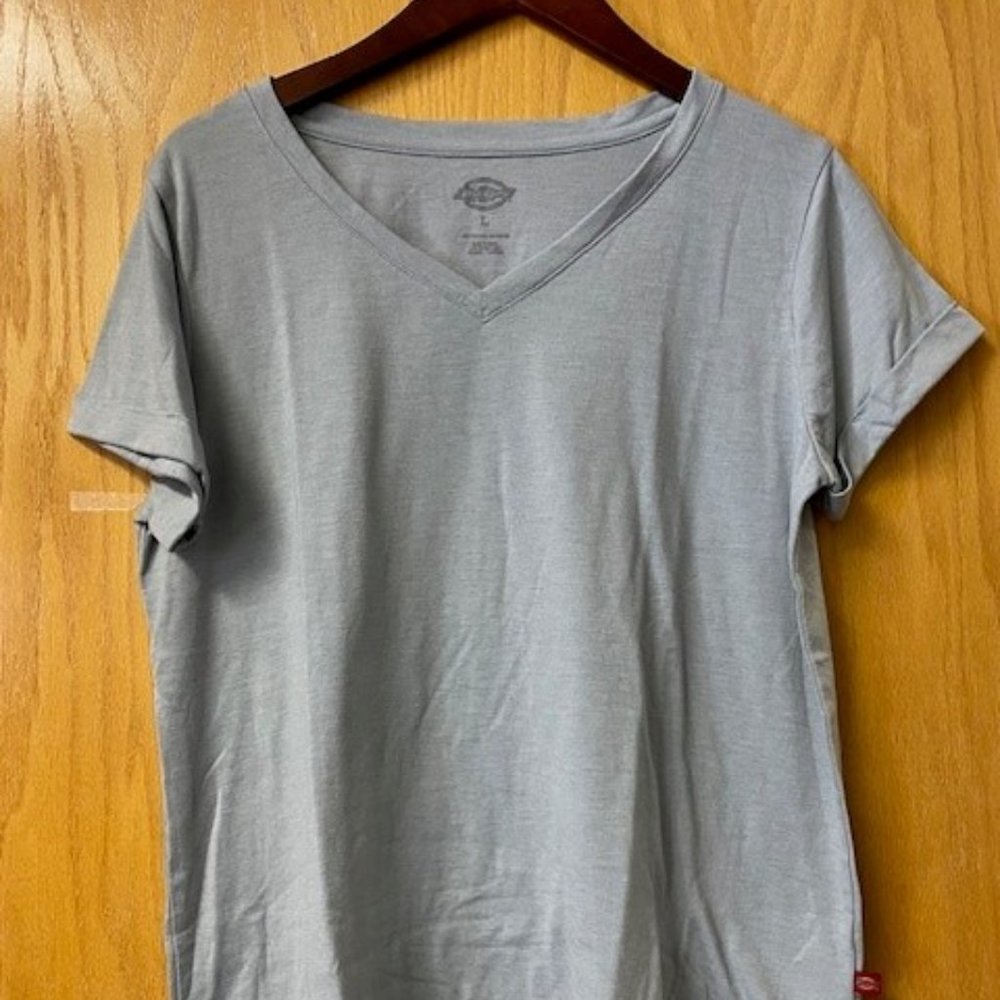 Dickie's Women's V-Neck Tee BUNDLE EUC - Picture 1 of 3